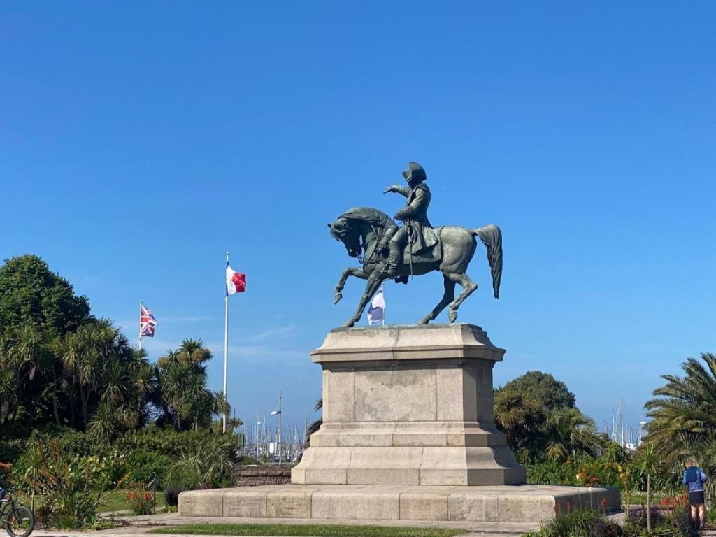 Le Hublot - Meuble Tourisme Classe 3 Etoiles Cherbourg-en-Cotentin Kültér fotó